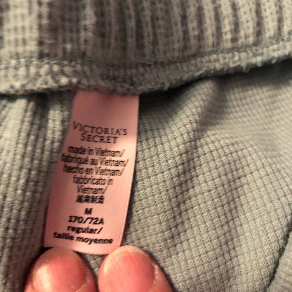 Victoria Secrets 2 Piece Lounge Set Pullover Top Draw String Pants EUC - Picture 2 of 8